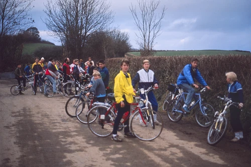 05 Feb 1989 · Huge turnout at Waterford Cross, near Broadhempston.